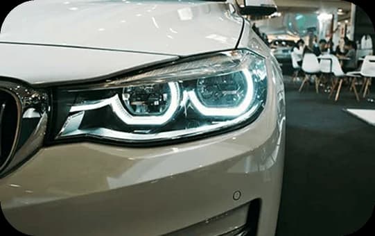 صُمّمت أغلفة السيارات لتتميّز بالمتانة وسهولة الصيانة. فهي مقاومة للبهتان والتشقق والتقشّر عند العناية بها بشكل صحيح، ولا تحتاج إلى أي منتجات خاصة للحفاظ على نظافتها. فقط غسيل دوري وستبقى في أفضل حال. إنها طريقة أنيقة وعملية للحفاظ على إطلالة سيارتك المميزة عاماً بعد عام.